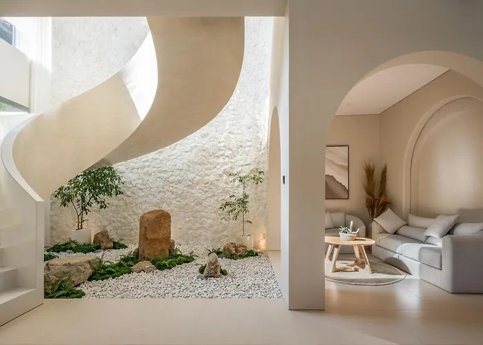 Brand New Exquisite Luxury 5 Bedroom Umalas Villa Kerobokan (Bali)