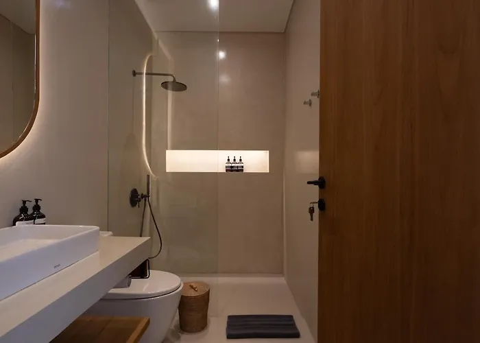 Brand New Exquisite Luxury 5 Bedroom Umalas Villa