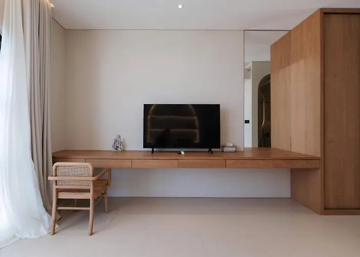 Brand New Exquisite Luxury 5 Bedroom Umalas * Kerobokan (Bali)